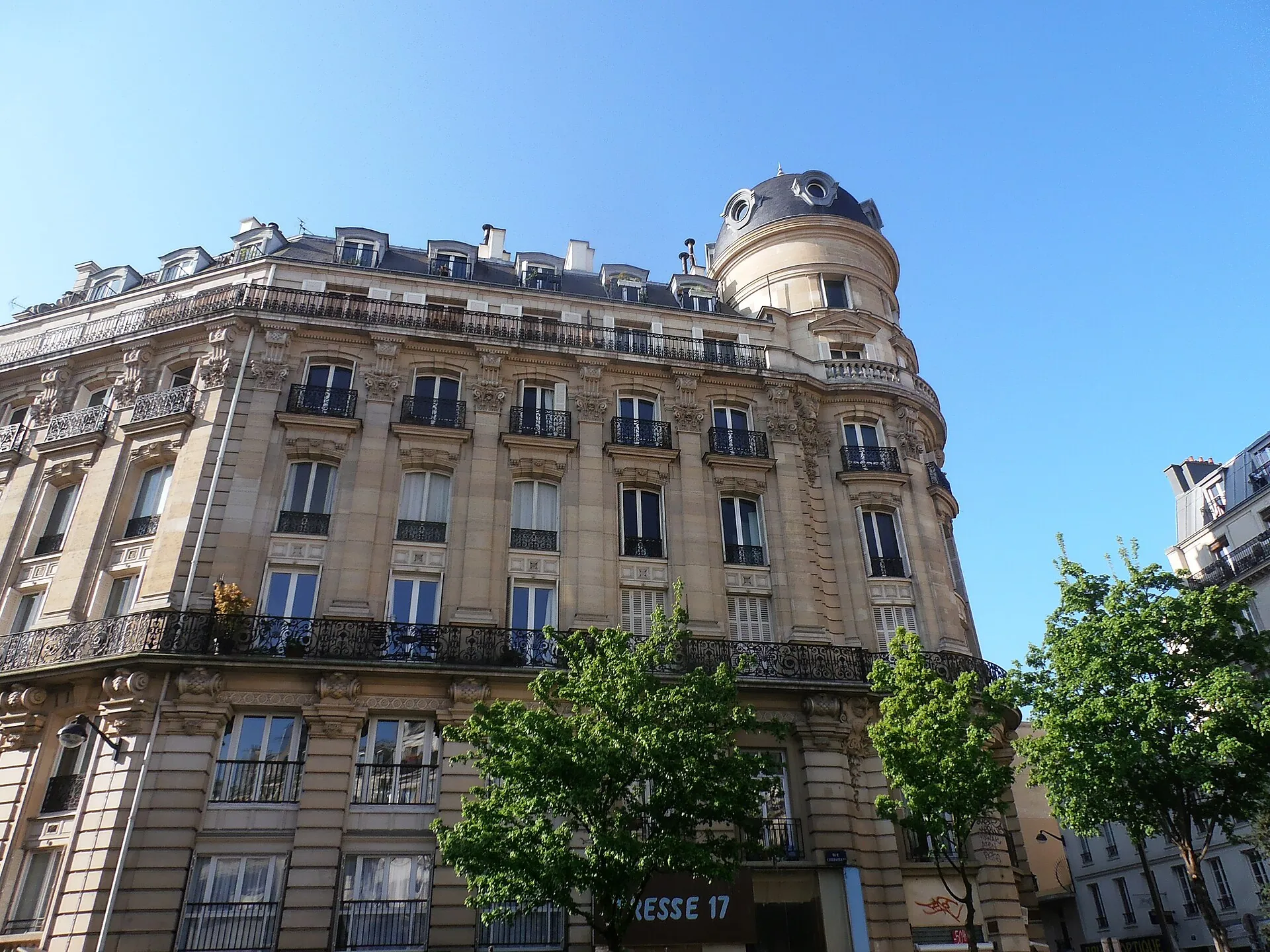 Immeuble de rapport : acheter un immeuble entier, pour qui, avec quels risques